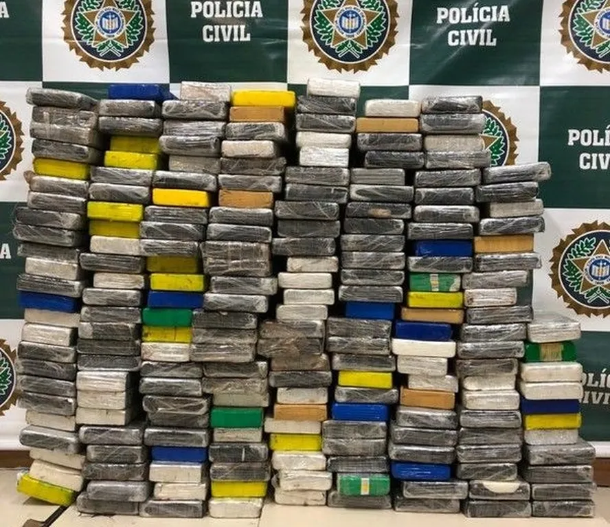 ''Bando de ladrão'', escreveu traficante sobre desvio de cocaína por policiais