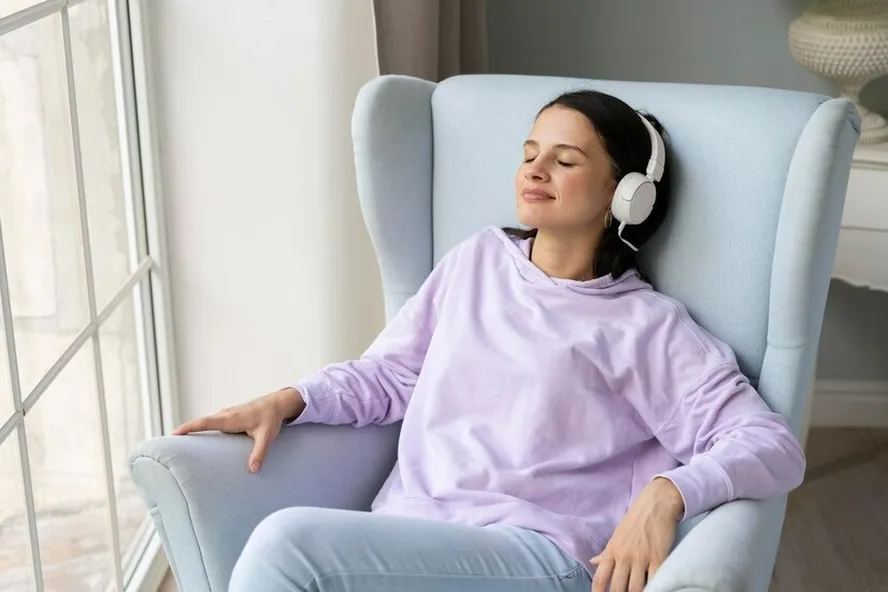 Ouvir música pode ser mais eficaz contra a dor que os analgésicos