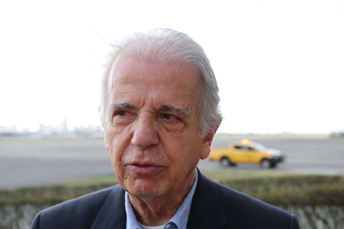"Vamos trazer todos os brasileiros que quiserem voltar", afirma José Múcio, ministro da Defesa