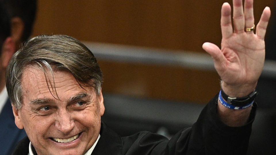 Ex-presidente, Bolsonaro ganha bolão da Mega-Sena