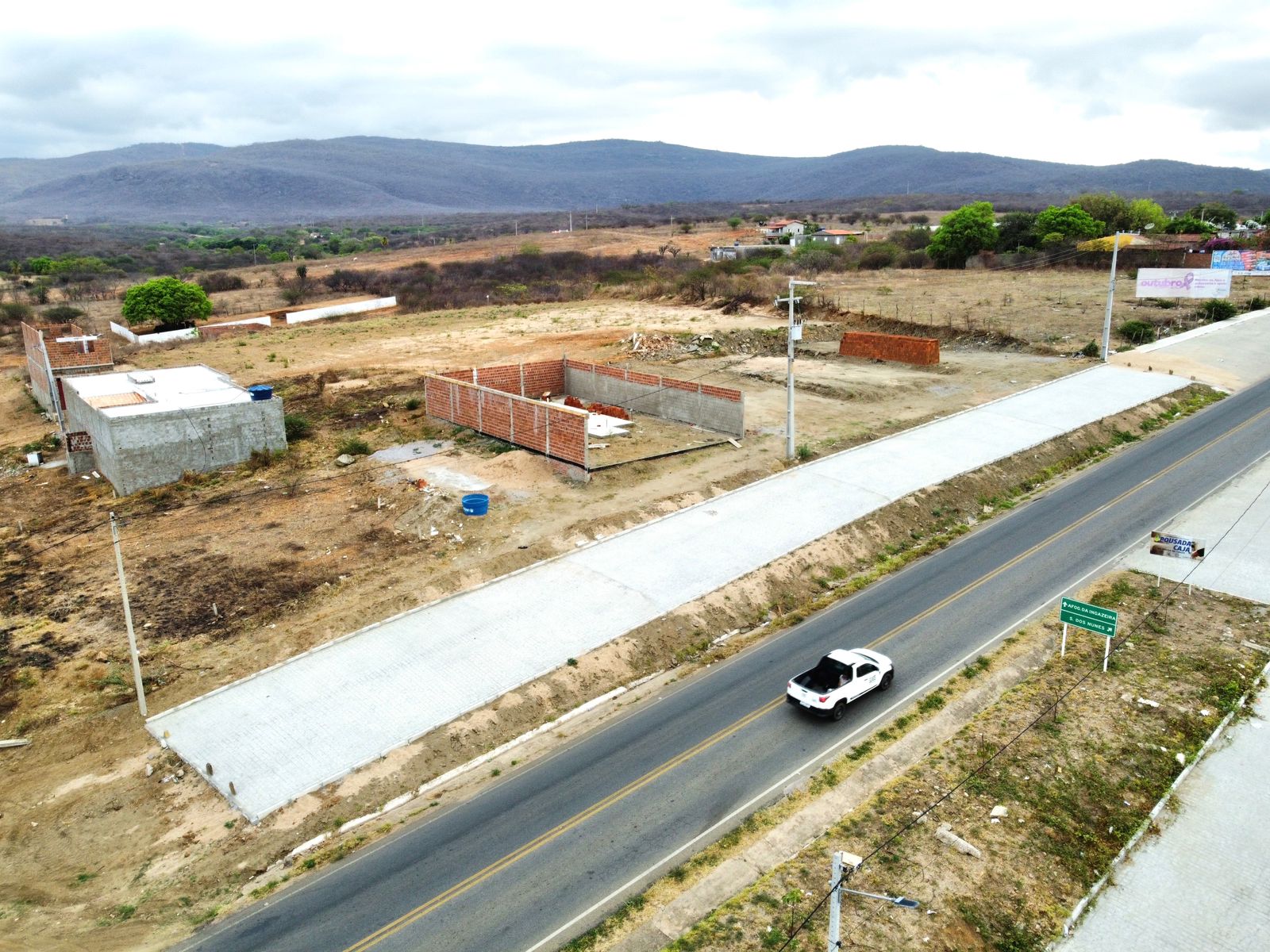 Flores investe no bairro Espedito Marques