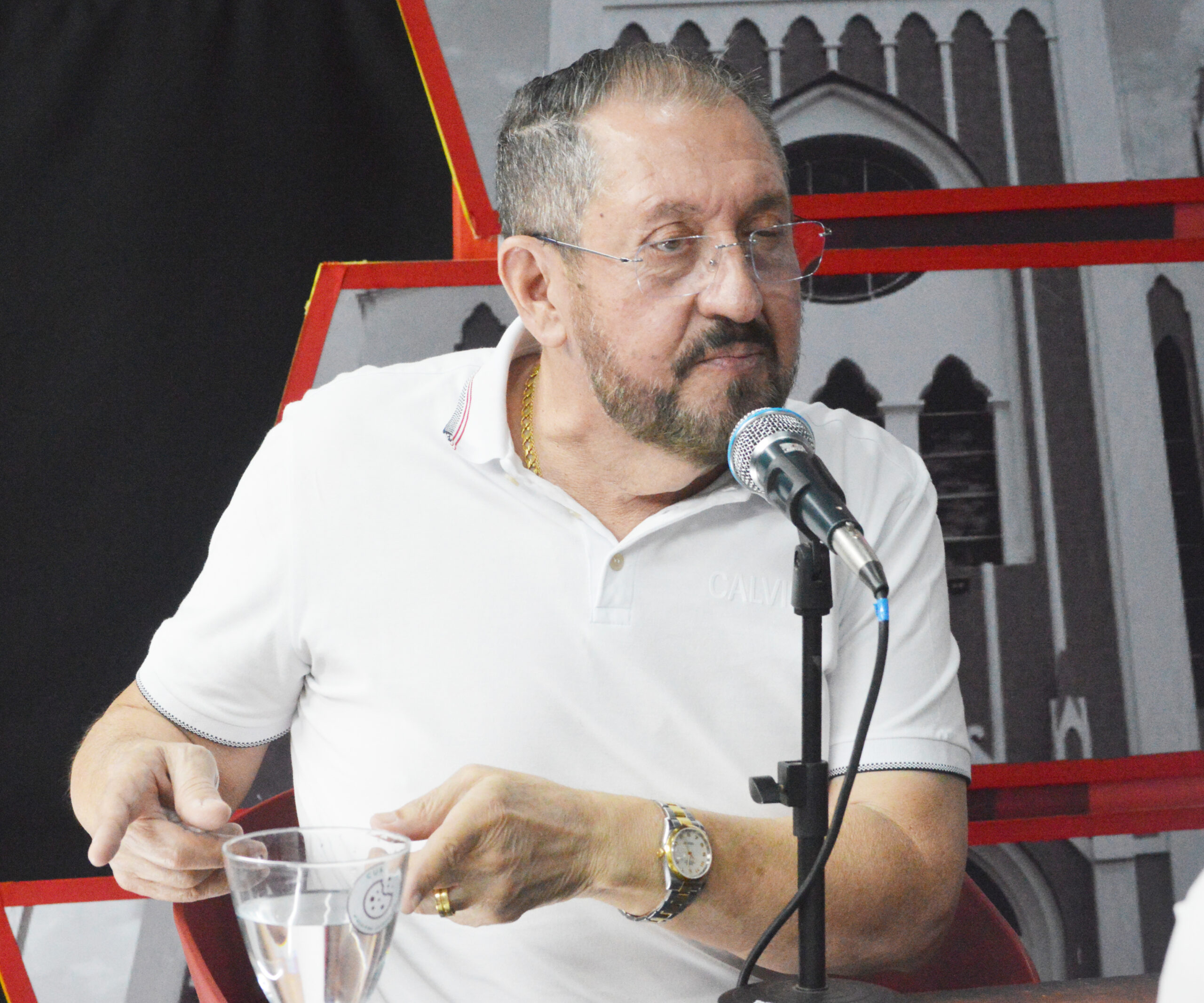 Carlos Evandro nega diálogos sobre articulação pela vice de Márcia