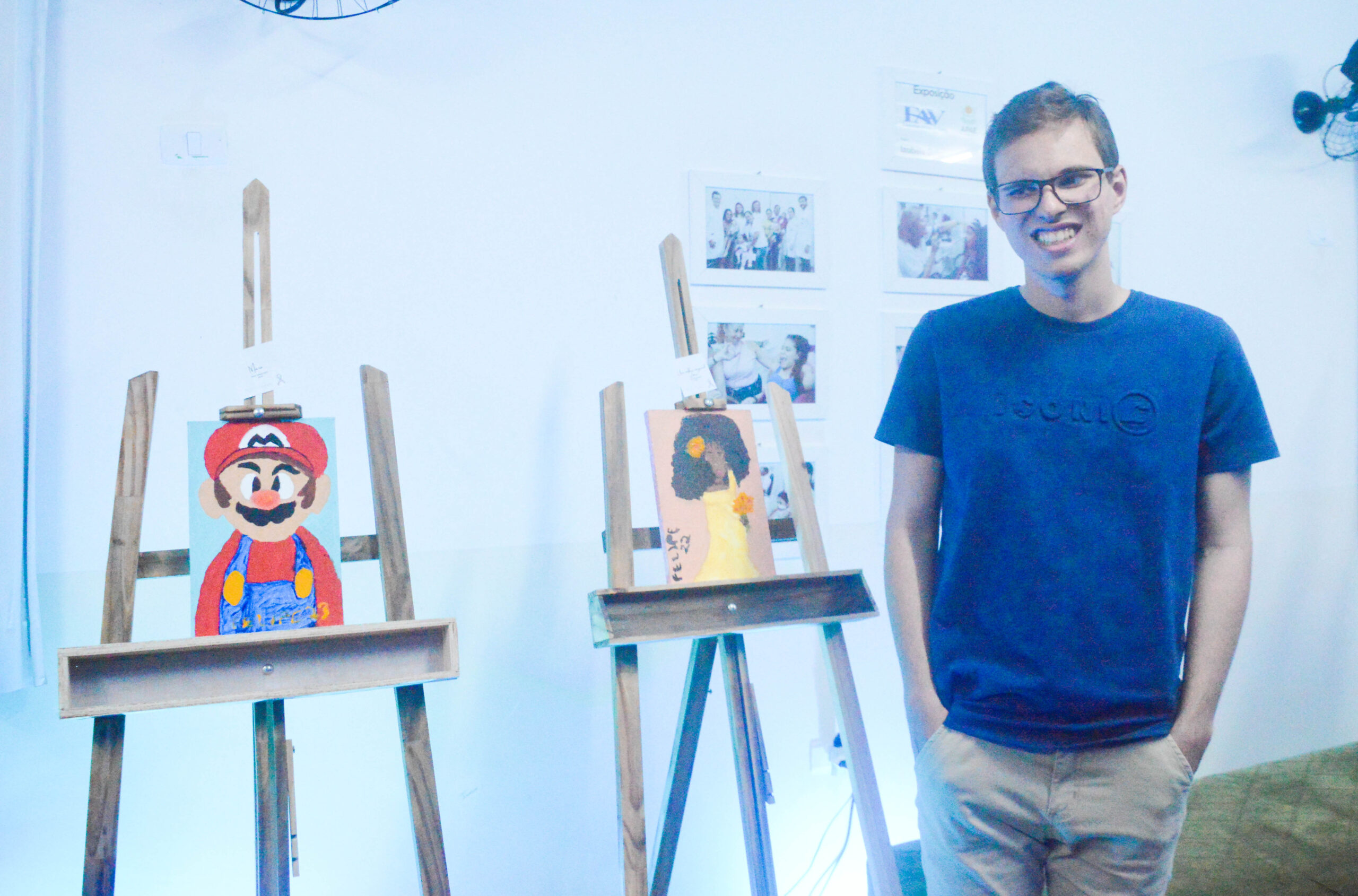 Artista plástico com TEA realiza exposição na Apae de ST