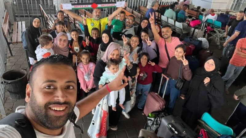 Após um mês de angústia, brasileiros deixam Gaza e chegam ao Egito