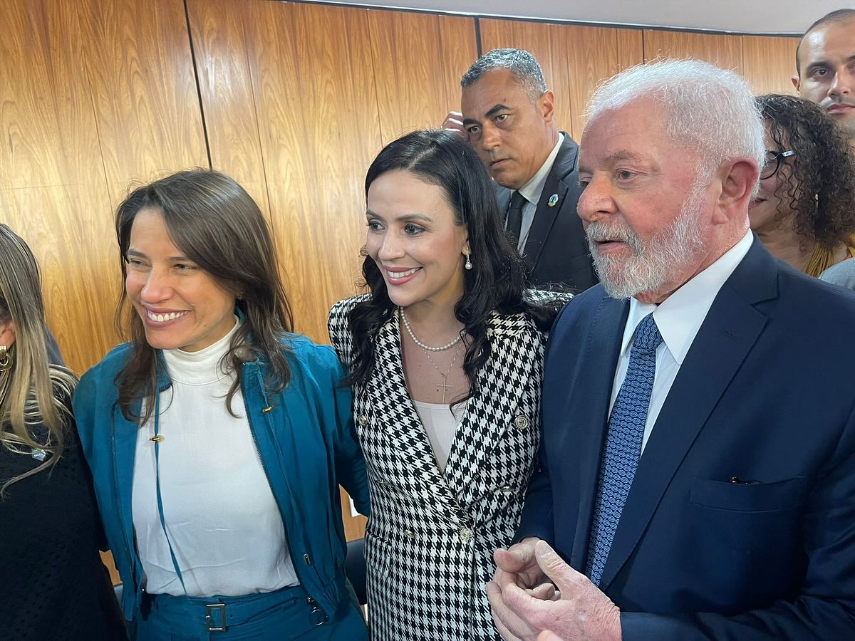 Márcia participa de ato ao lado do presidente Lula