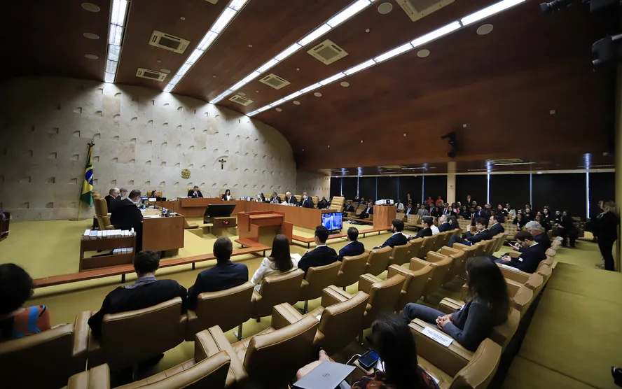 Supremo retoma julgamento sobre licença-paternidade