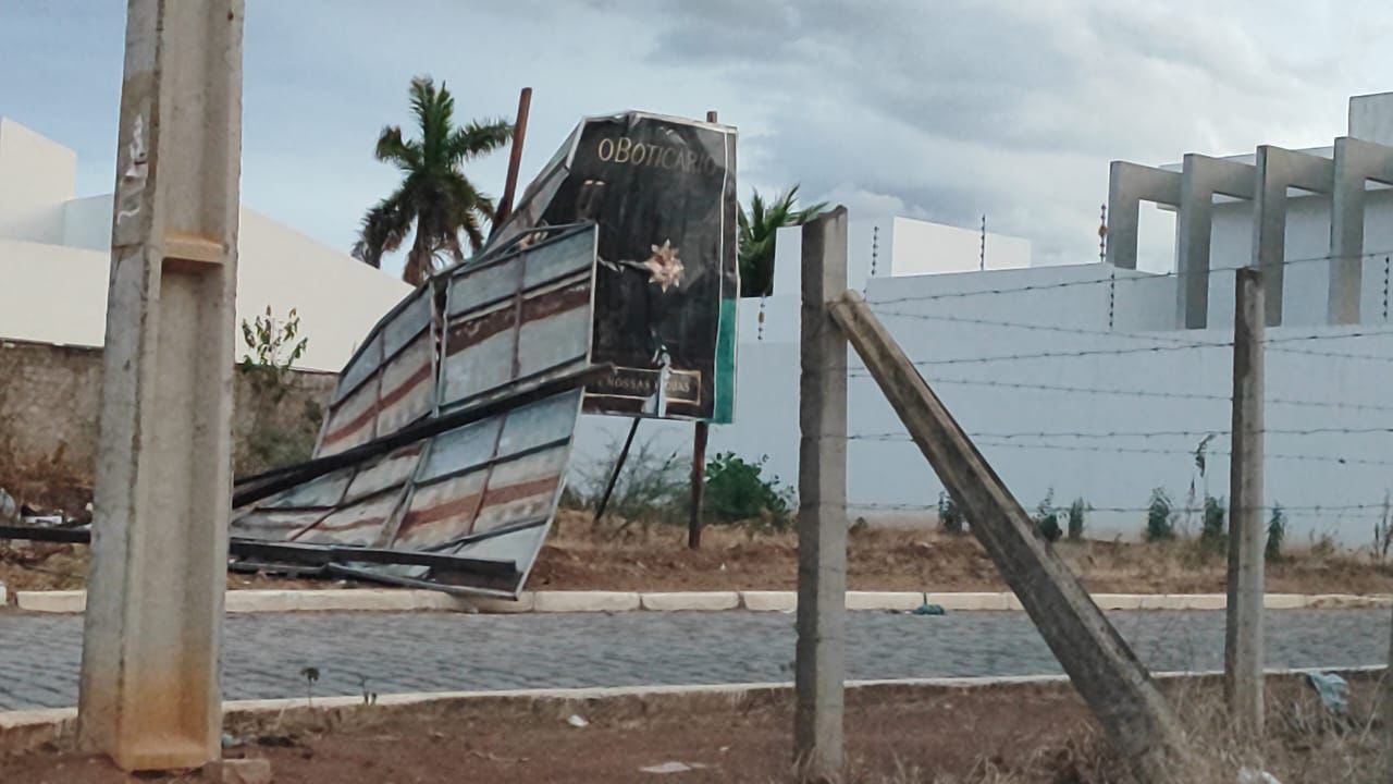 Vendaval arranca telhado de creche e Prefeitura toma medidas