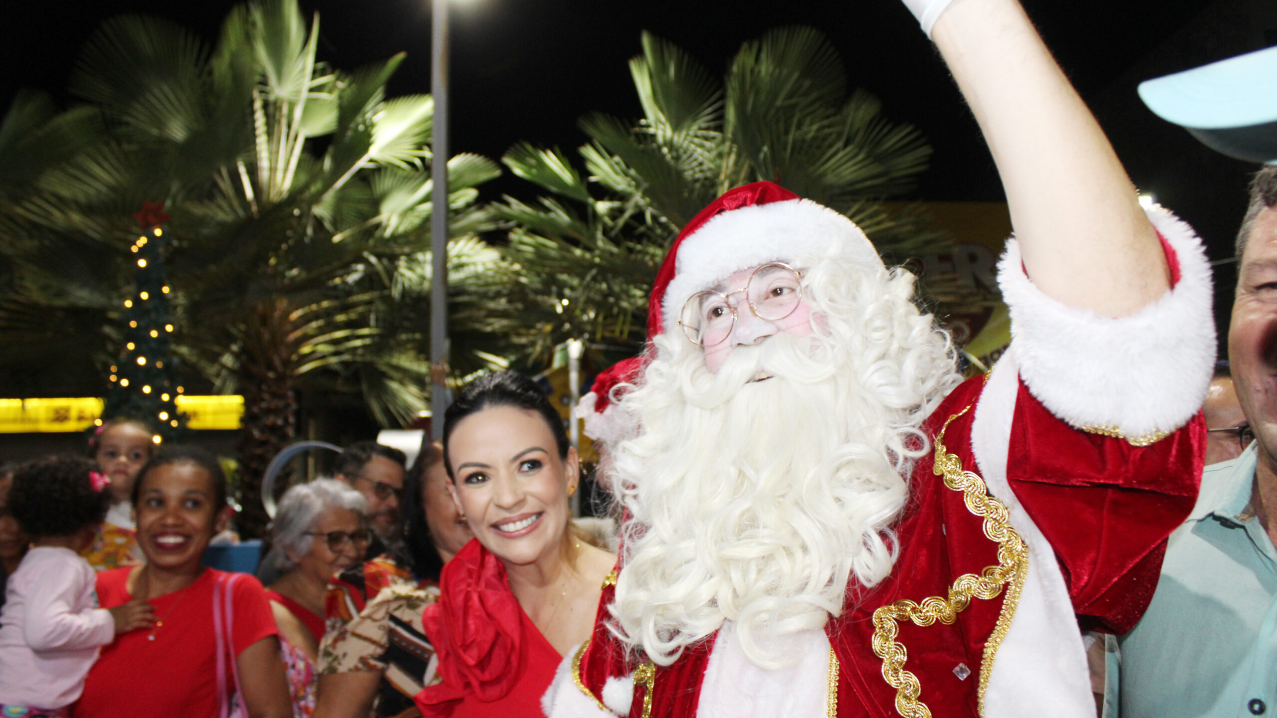 Márcia vibra com a decoração do Natal 2024 na Sérgio Magalhães