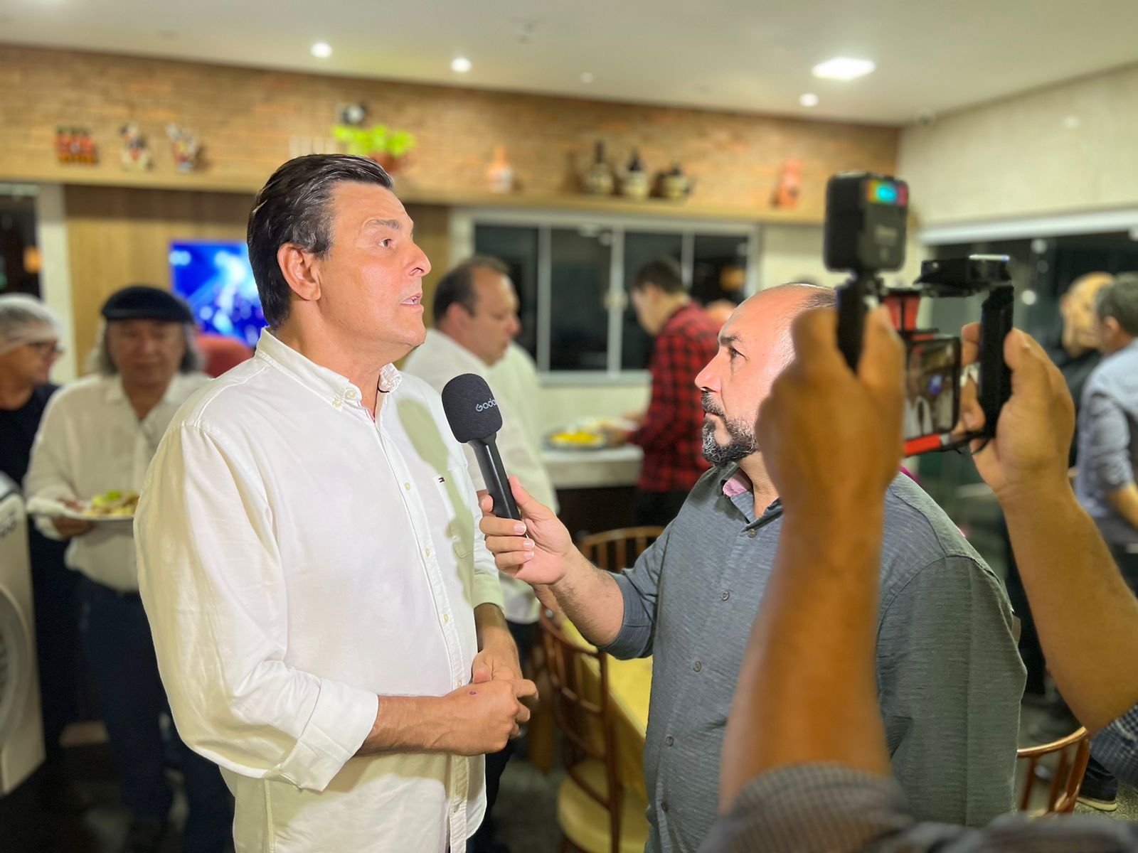 Marconi presta contas e celebra conquistas