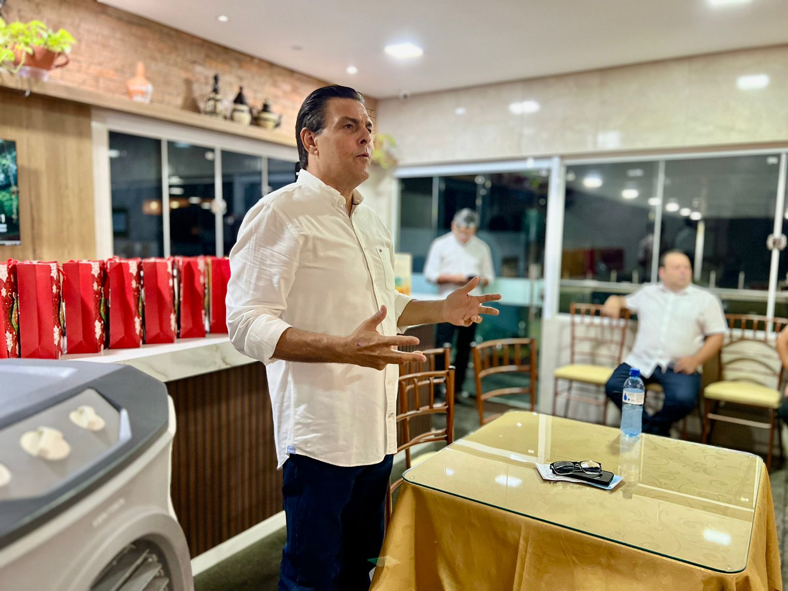 Marconi presta contas e celebra conquistas
