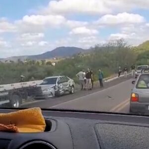 Colisão entre veículos no Pajeú deixa um homem morto