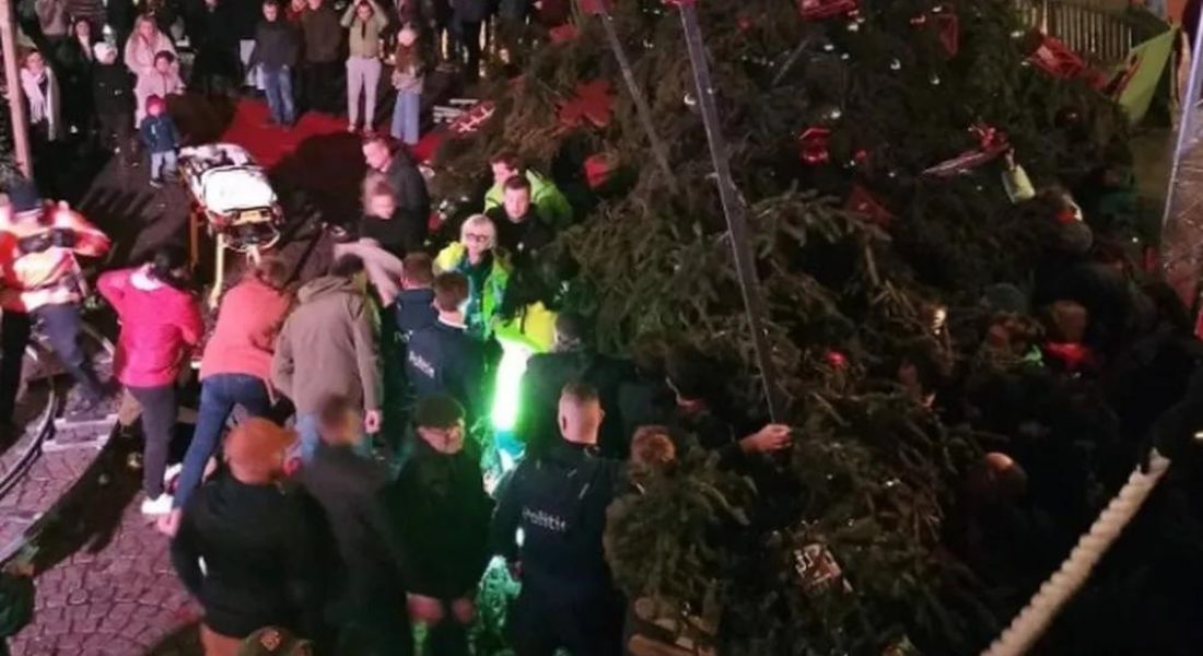 Mulher morre após ser atingida por árvore de Natal de 20m em mercado