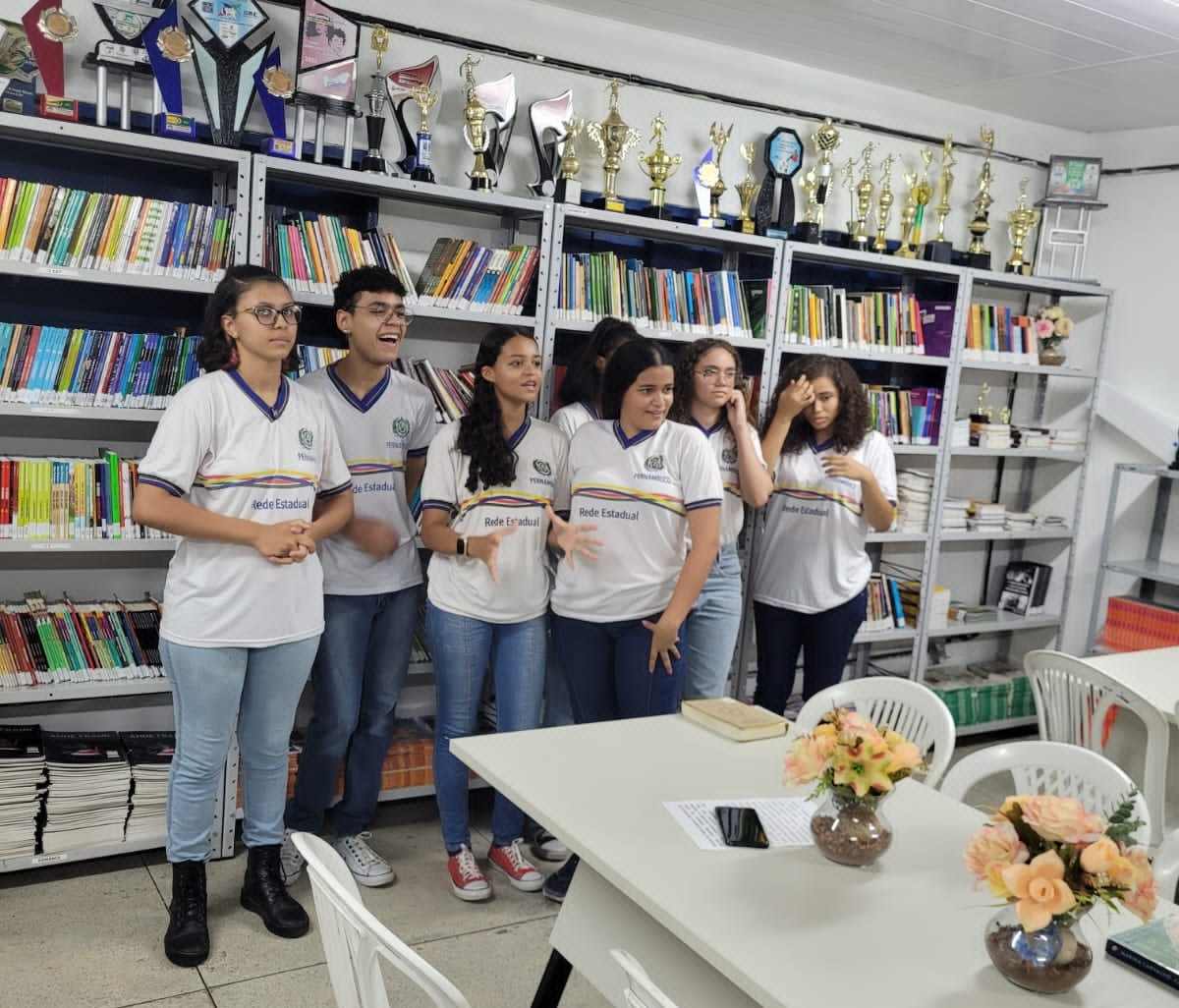 Clube de Leitores realiza campanha de doação de livros em ST