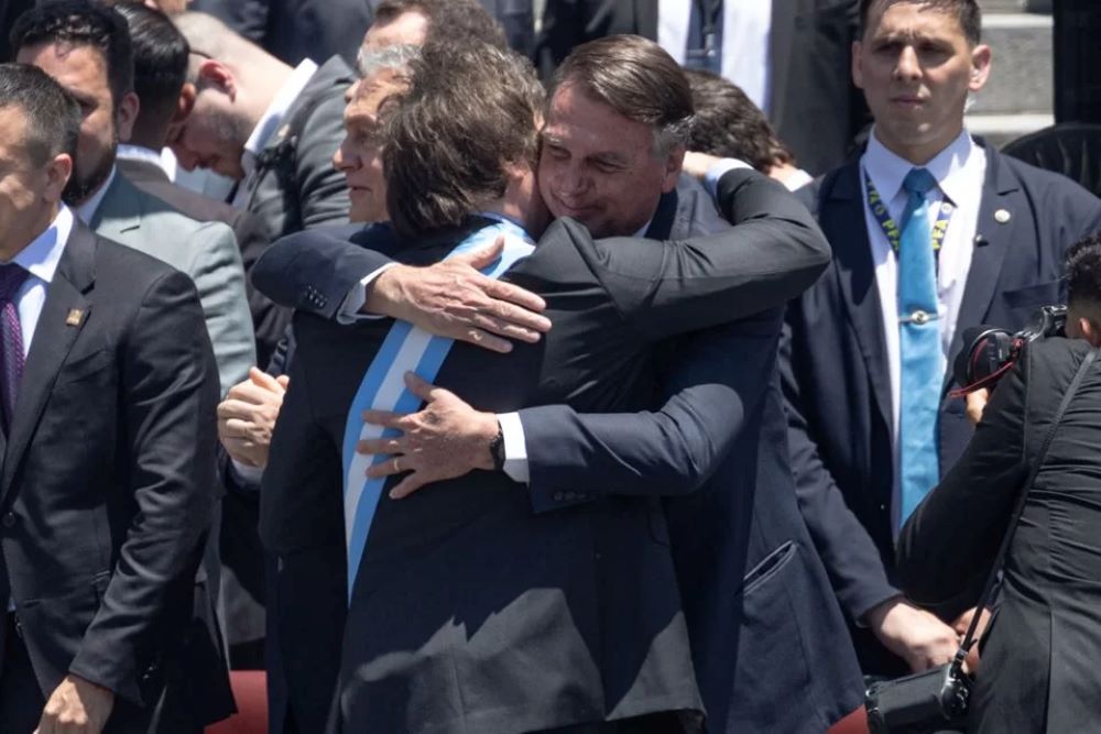 Bolsonaro teria sido "barrado"por presidentes de participar da foto oficial com Javier Milei