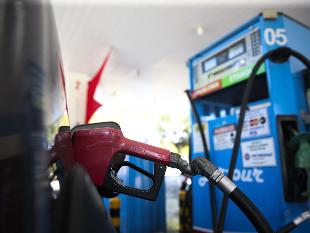 Preço da gasolina tem queda nos postos nesta semana