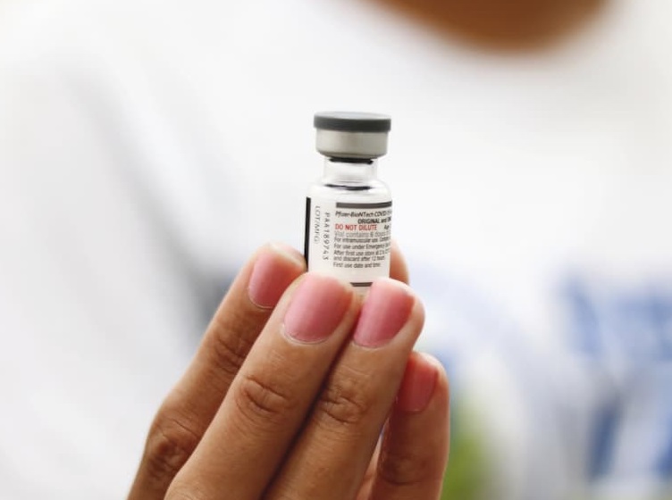 Menos de 13% da população de PE recebeu vacina bivalente