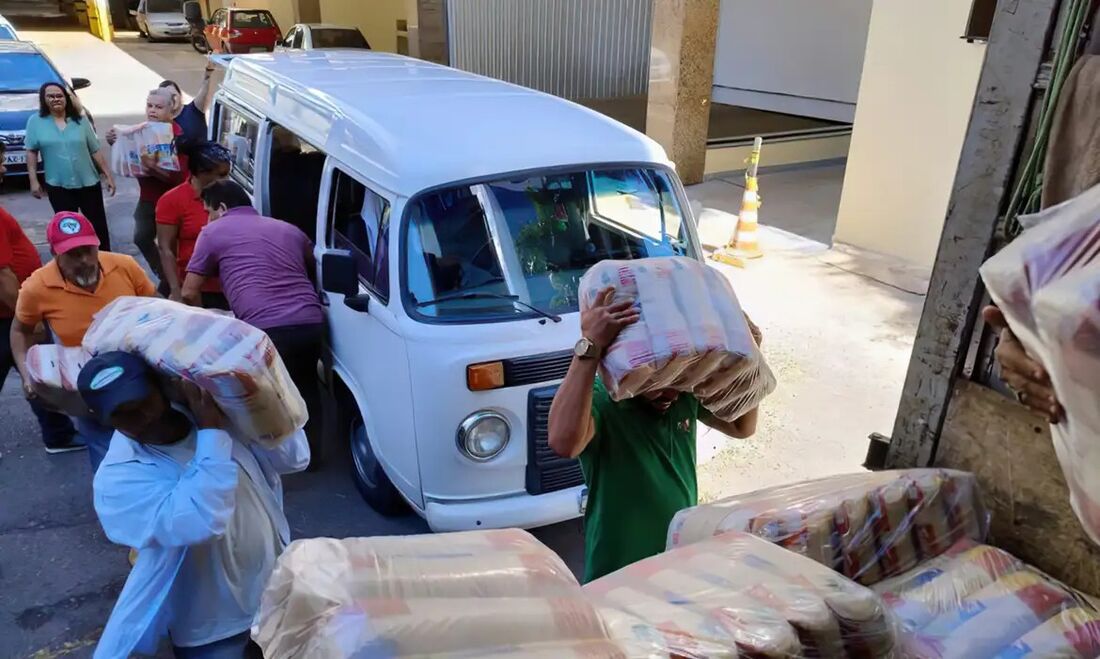 Brasil entrega 11 toneladas de alimentos doados pelo MST a Gaza