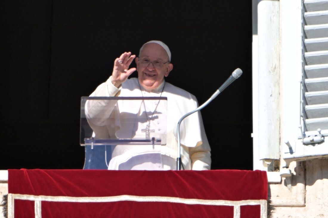 Papa Francisco pede proibição de barriga de aluguel