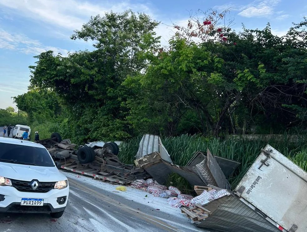 Oito pessoas morrem em acidente na PE-50