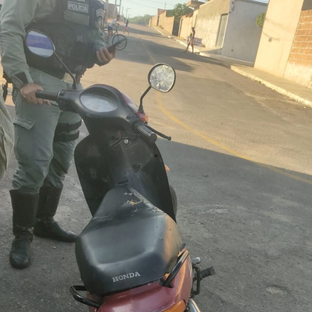 Moto é encontrada pela Polícia Militar após crime em Serra Talhada