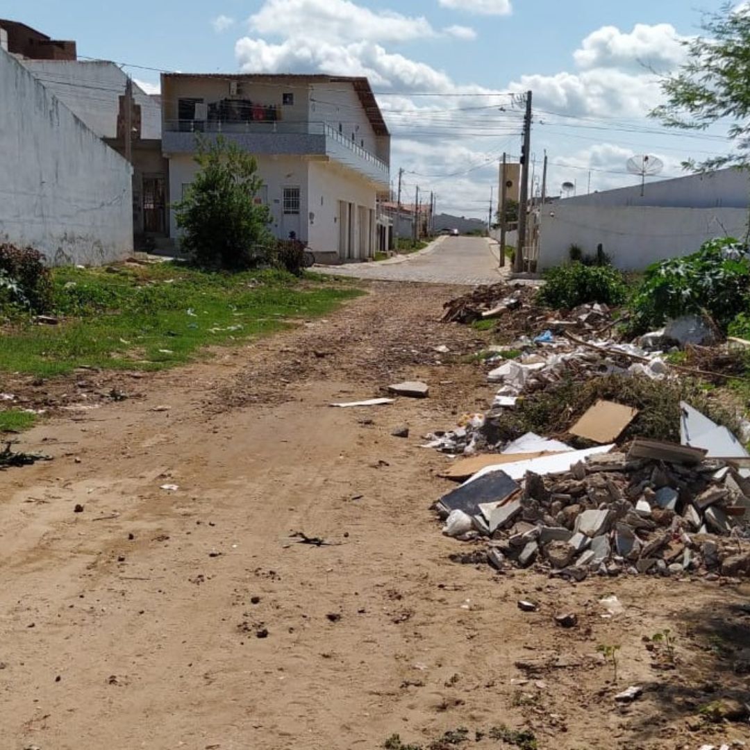 Moradores cobram calçamento de rua em Serra Talhada