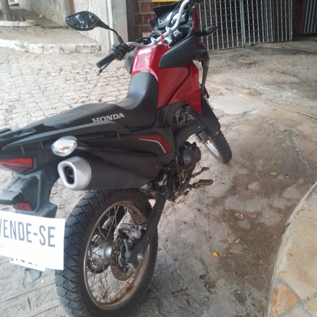 Serra-talhadense anuncia venda de motocicleta XRE
