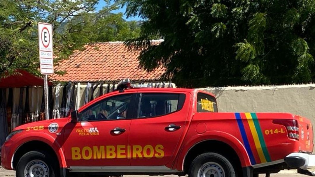 Homem põe fogo em residência após ser agredido por primo 1 Homem põe fogo em residência após ser agredido por primo - Foto: Licca Lima/Farol de Notícias
