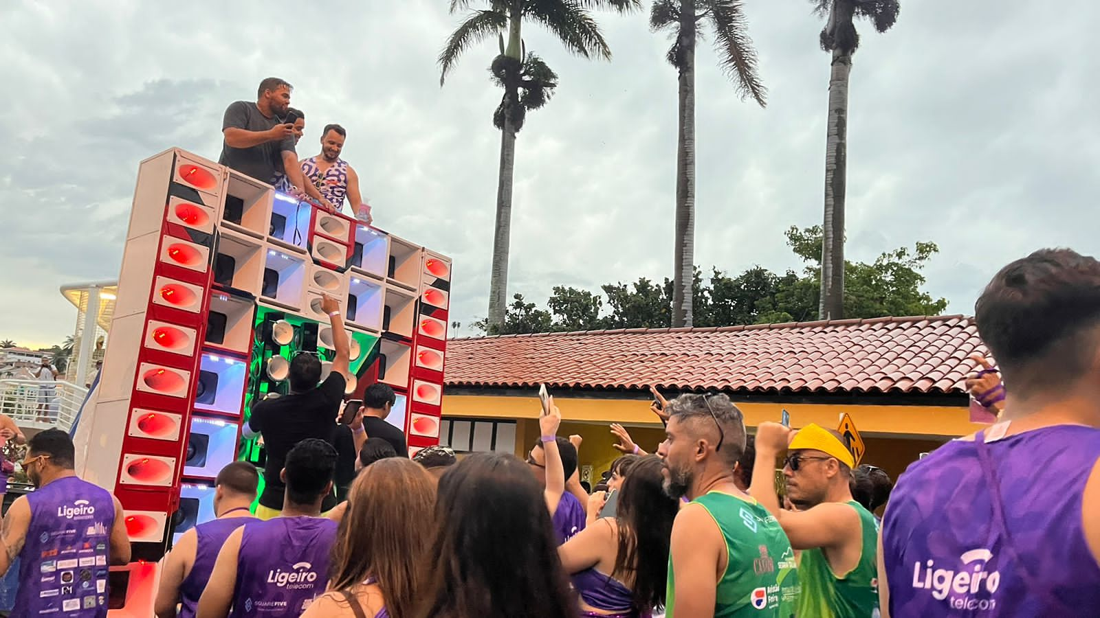 Rafaela Santos lota Praça Maestro Madureira em Triunfo