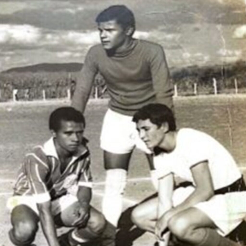 Túnel do Tempo: Foto reúne estrelas do futebol serra-talhadense