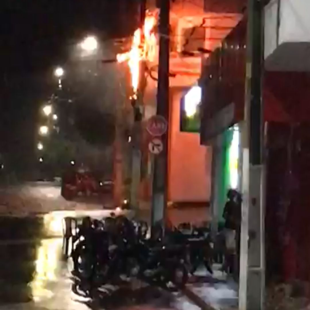 Segundo poste explode e pega fogo em bairro de ST