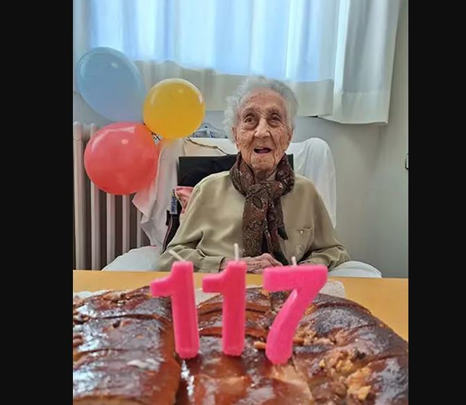 Pessoa mais velha do mundo viva comemora aniversário de 117 anos