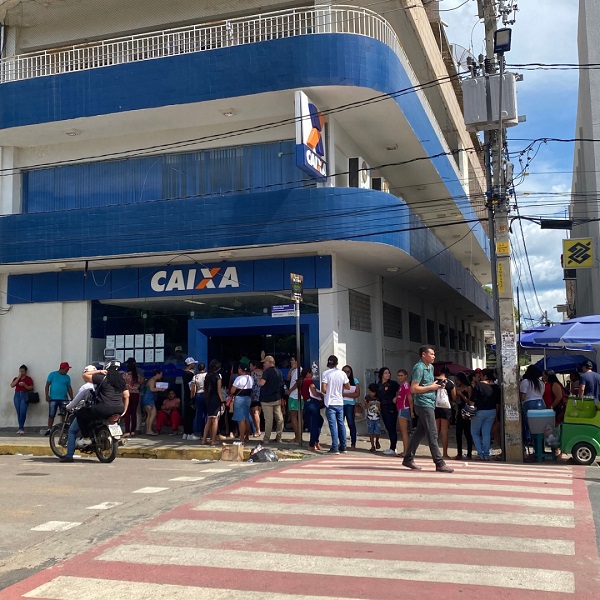 Idoso fica em ambulância por quase 3 horas e Caixa nega atendimento em ST