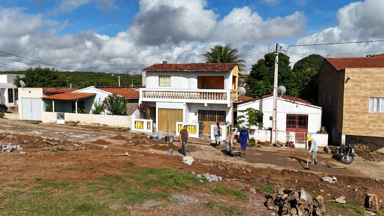 Prefeitura avança no calçamento de ruas