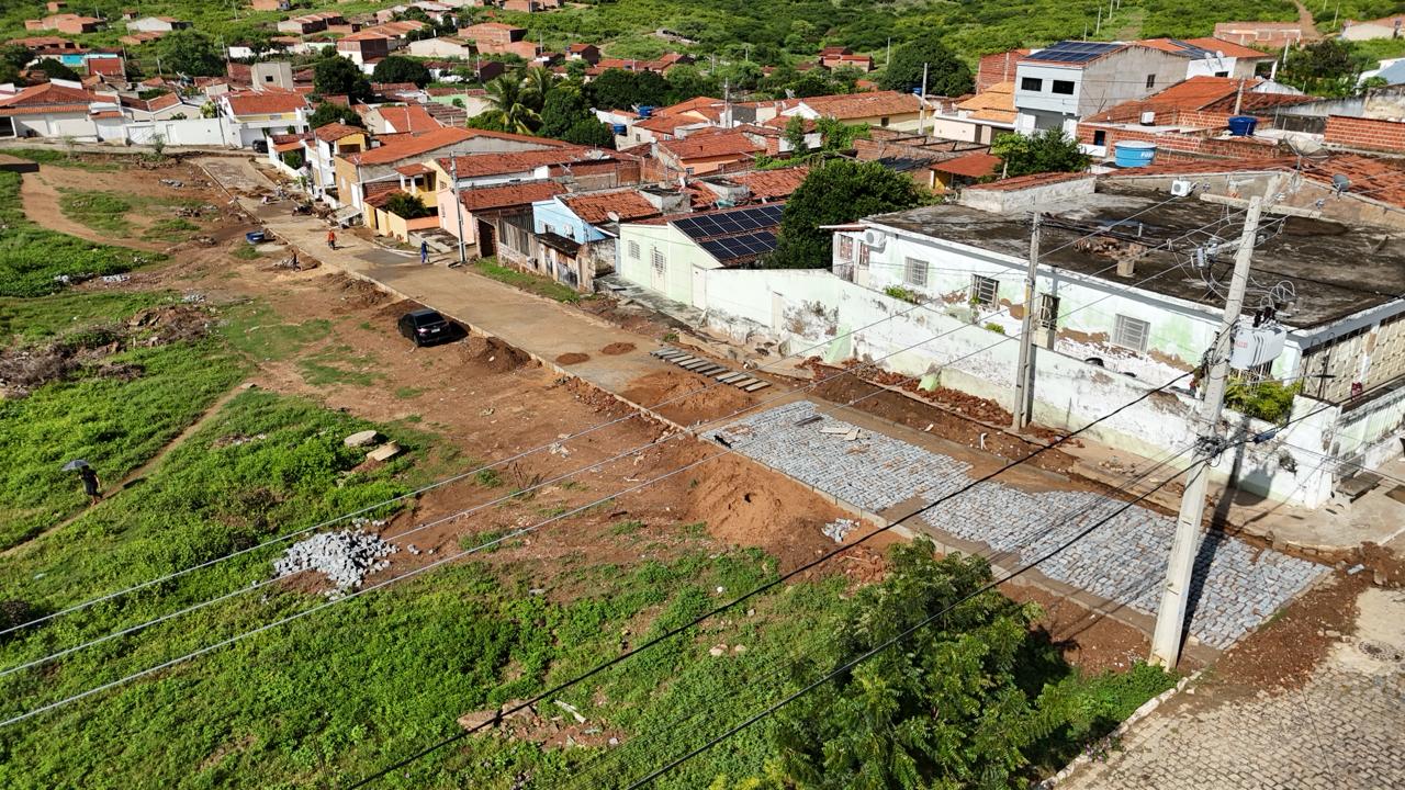 Prefeitura avança no calçamento de ruas