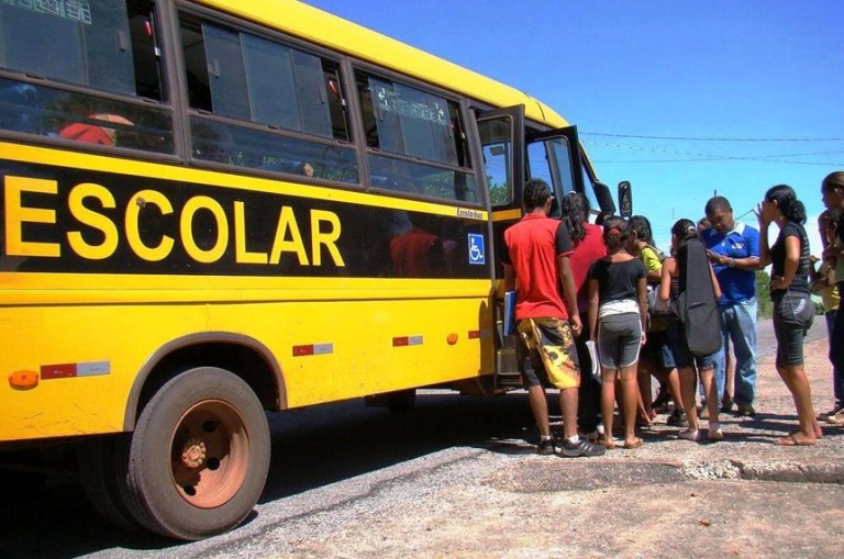 Transporte escolar de Belmonte circula 'sem freio' e 'bancos soltos'