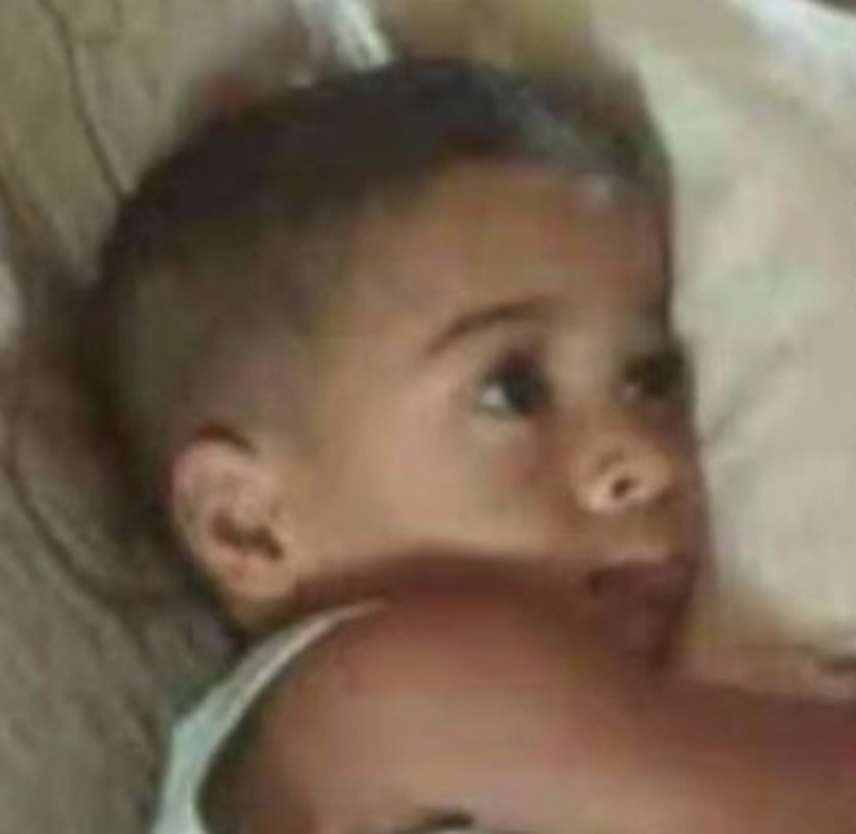 Menino de 2 anos morre afogado ao cair em açude
