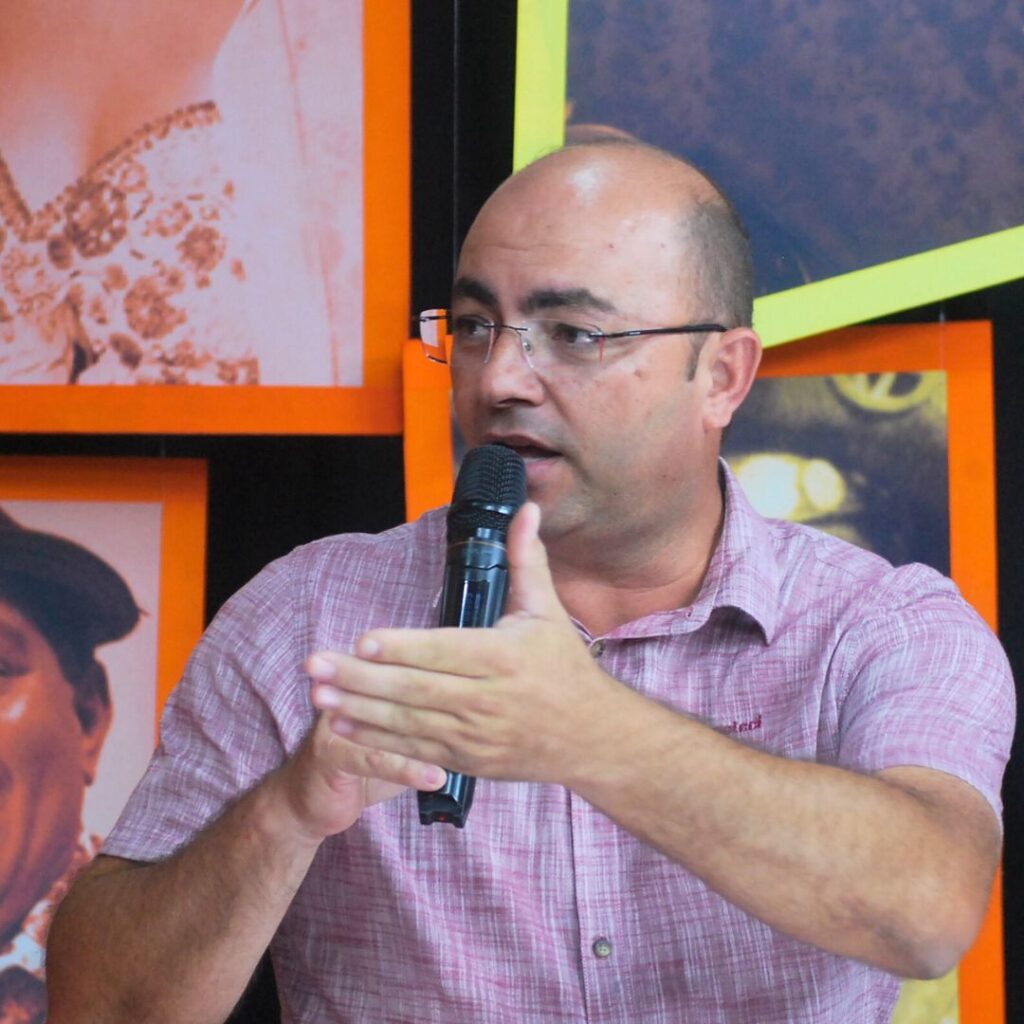 'Tenha coragem de fazer gestão com respeito', cobra vereador à Márcia