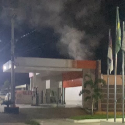 Posto de combustível de pré-candidato sofre incêndio no Sertão