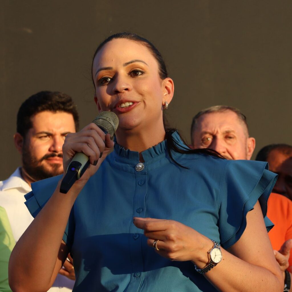 Márcia ganha pontos com o avanço da pavimentação em Serra Talhada