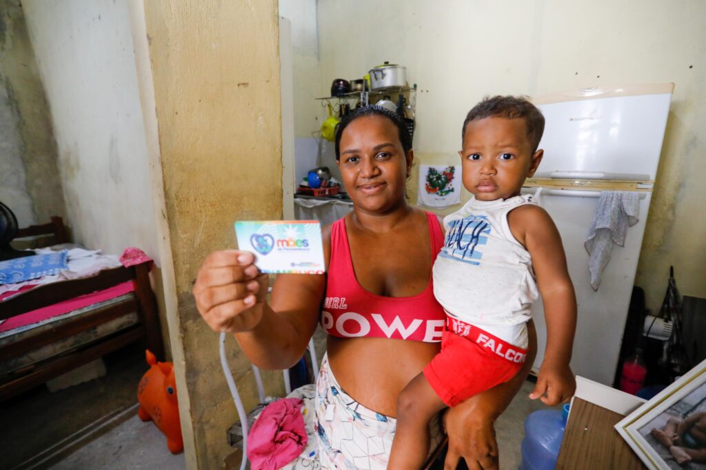 Programa Mães de Pernambuco começa a pagar R$ 300 nesta 2ª