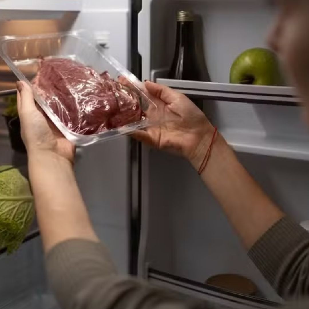 Quanto tempo dura a carne crua na geladeira? E o frango? Saiba validade de 7 alimentos refrigerados 1 Quanto tempo dura a carne crua na geladeira? E o frango? Saiba validade de 7 alimentos refrigerados