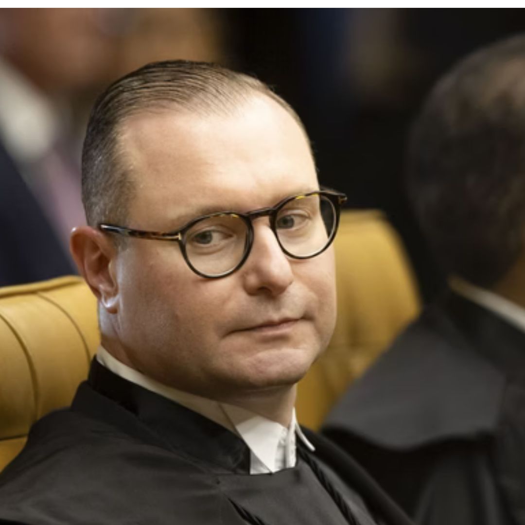 Saiba razão para Zanin se declarar impedido de julgar Bolsonaro