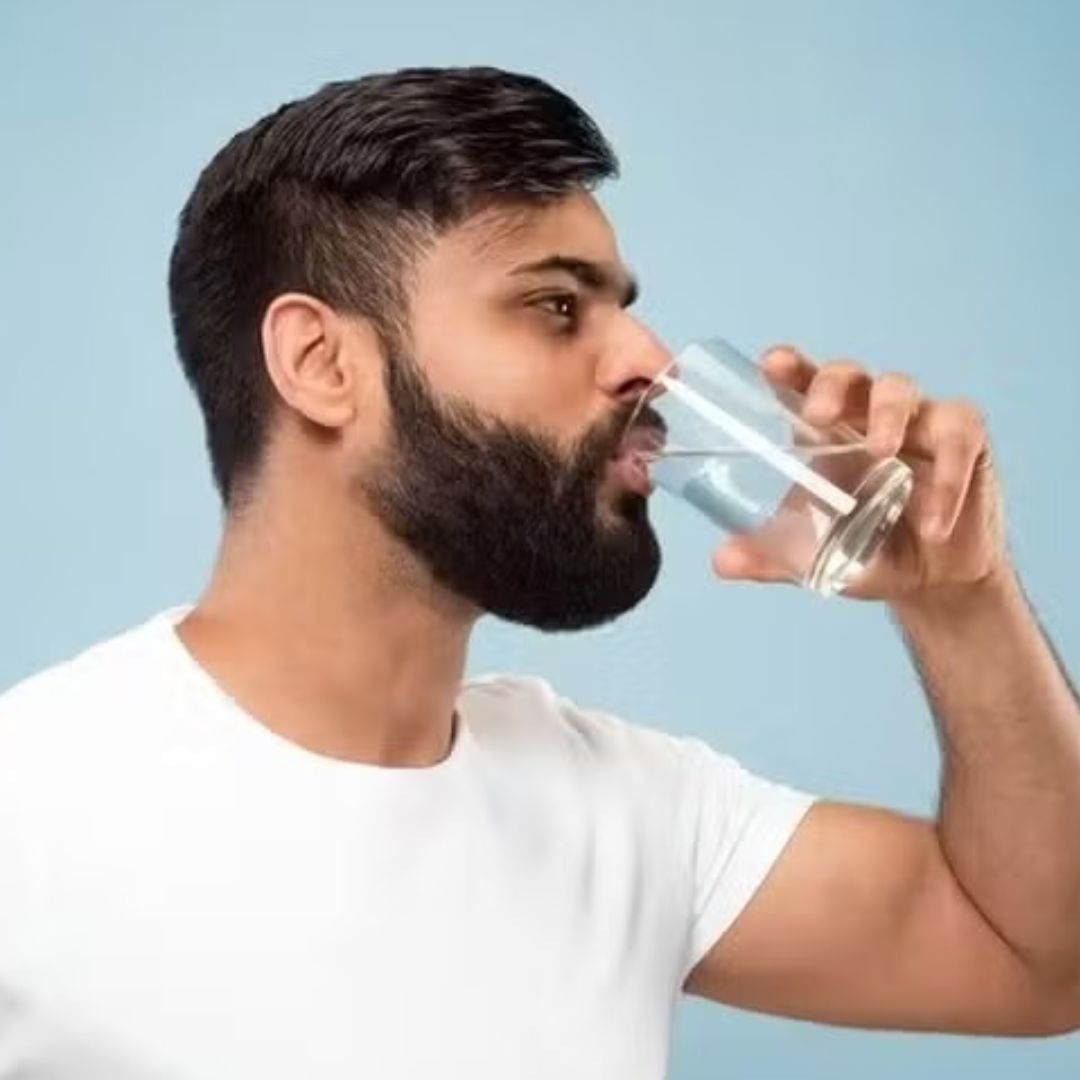 Beber água e continuar a sentir sede é normal?