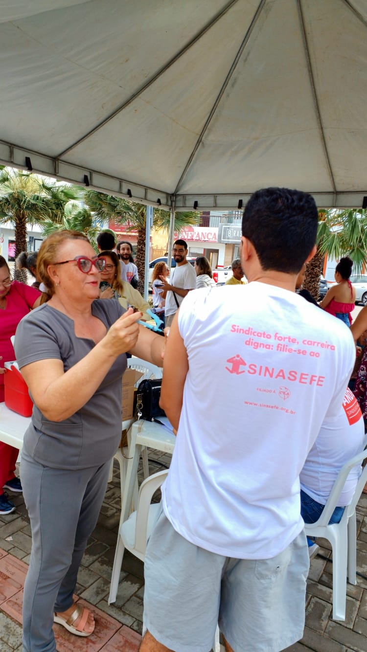 Grevistas da UFRPE/UAST e IFSertãoPE realizam ação social
