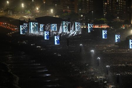 Madonna leva 1,6 milhão a Copacabana e supera Rolling Stones 1 Madonna leva 1,6 milhão a Copacabana e supera Rolling Stones