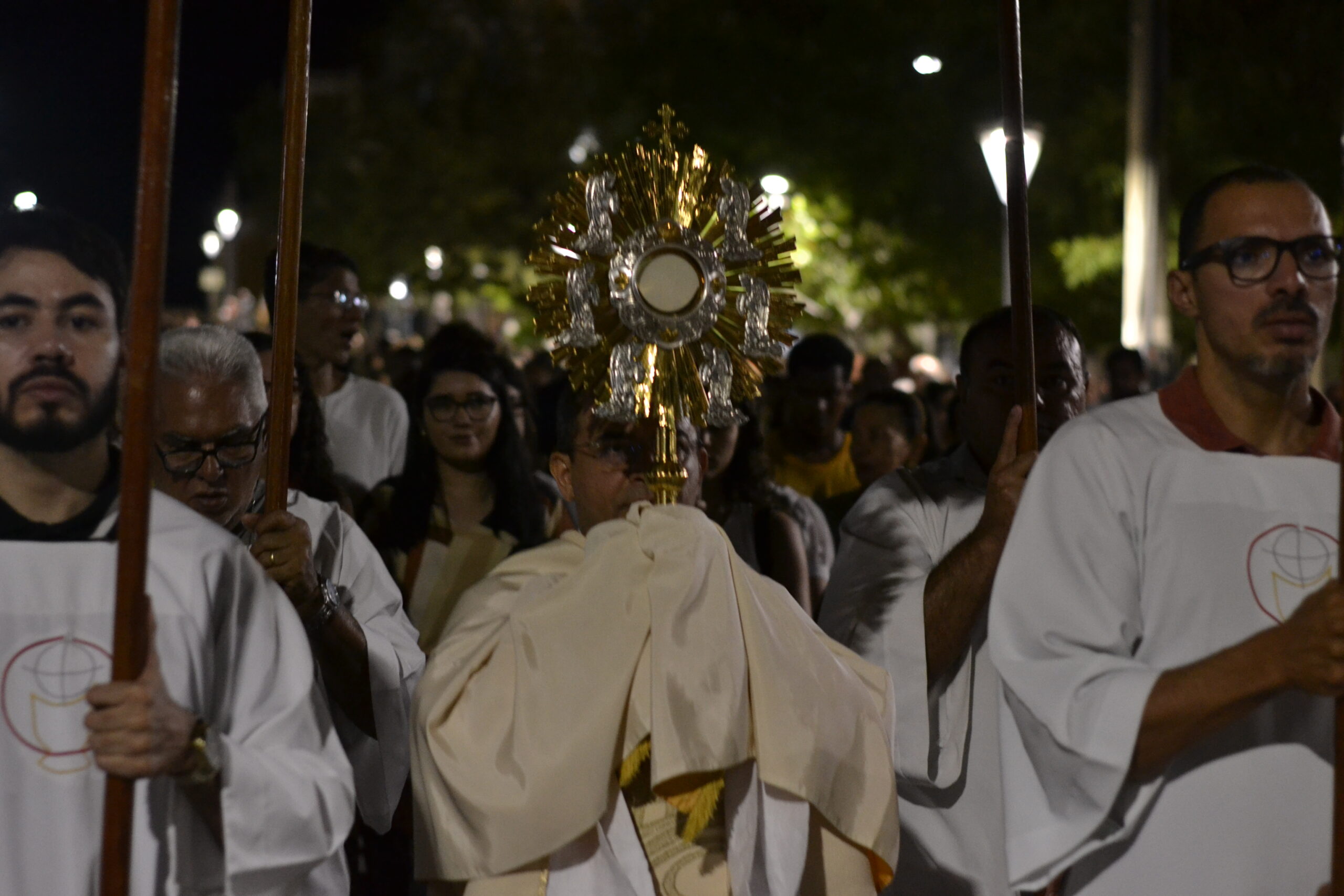 Fé nas ruas de Serra Talhada marcou o dia de Corpus Christi