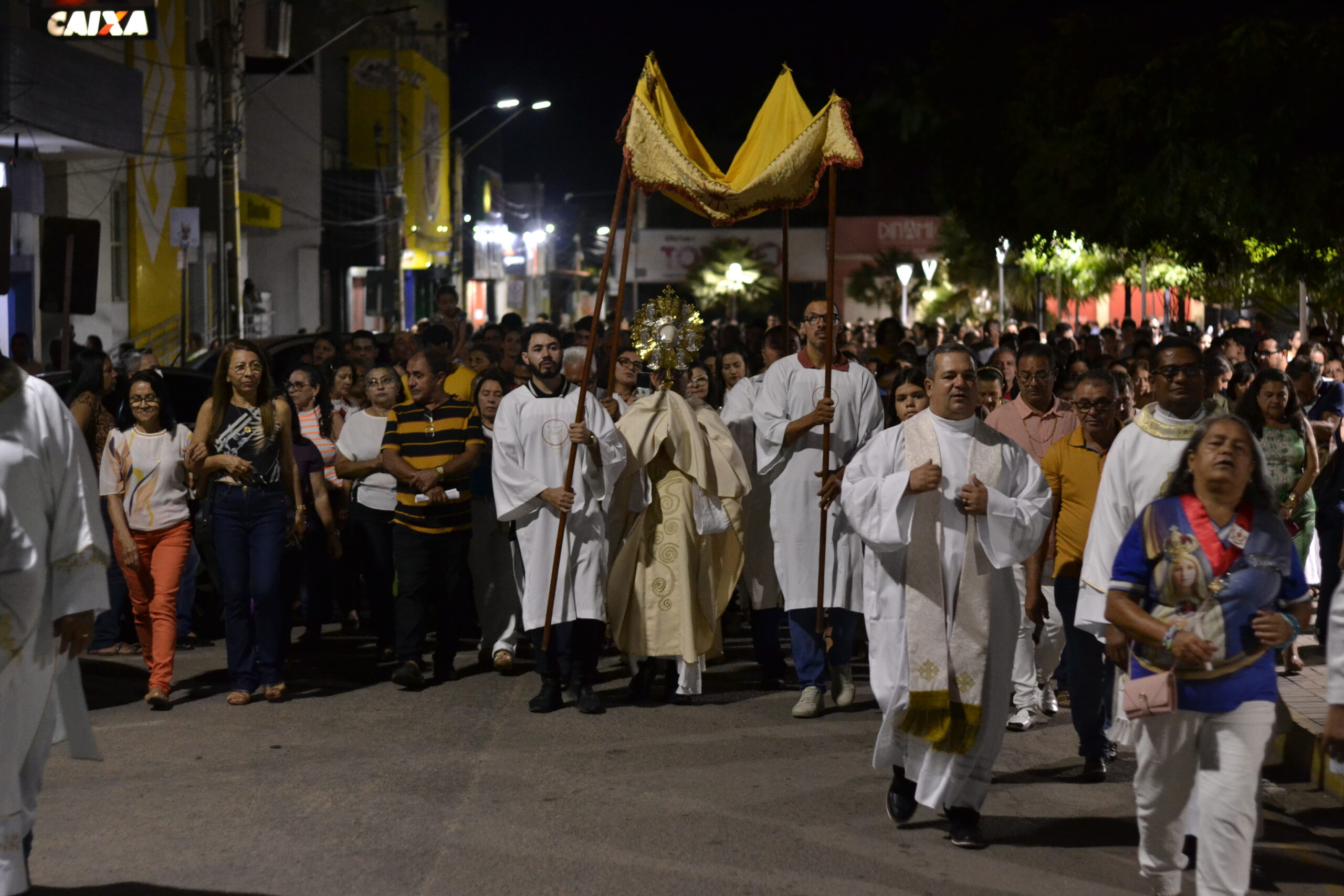 Fé nas ruas de Serra Talhada marcou o dia de Corpus Christi