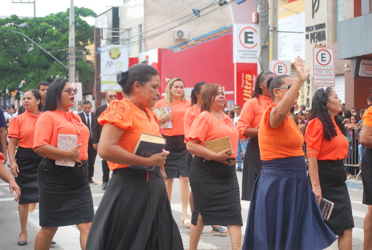 Desfile de aniversário traz história e cultura de Serra Talhada