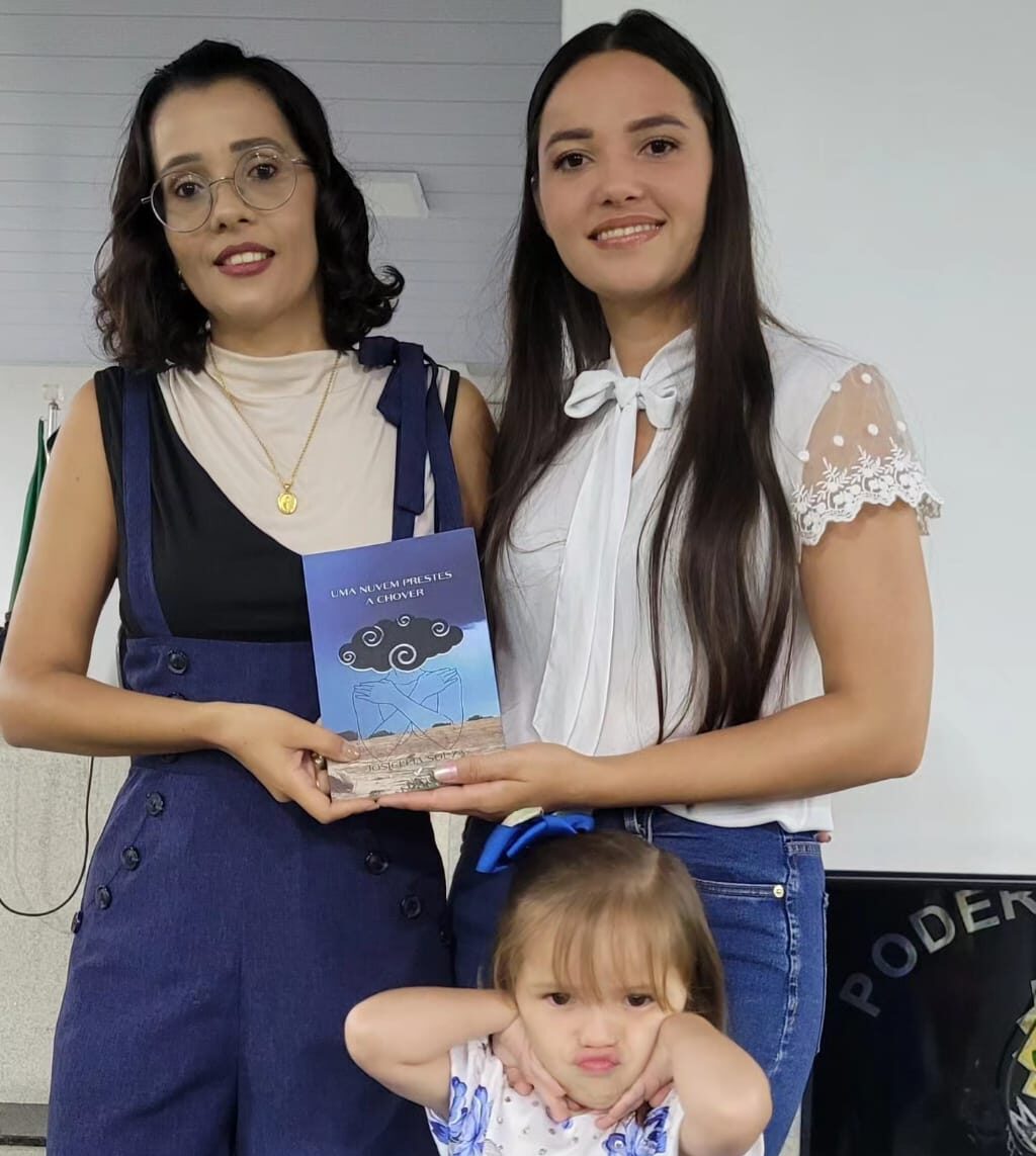Professora e ex-repórter do Farol lança seu 1º romance em ST