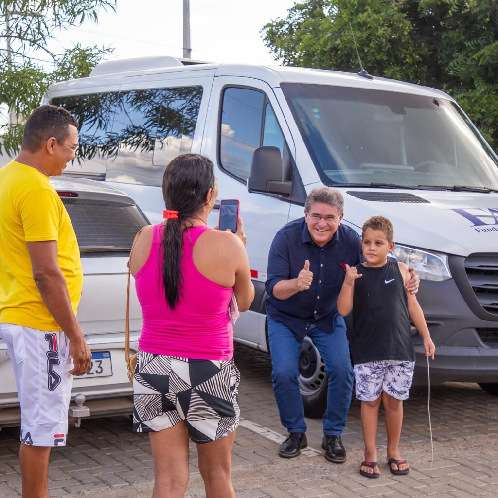 Duque é recebido com festa em Serra Talhada durante atividade da Alepe